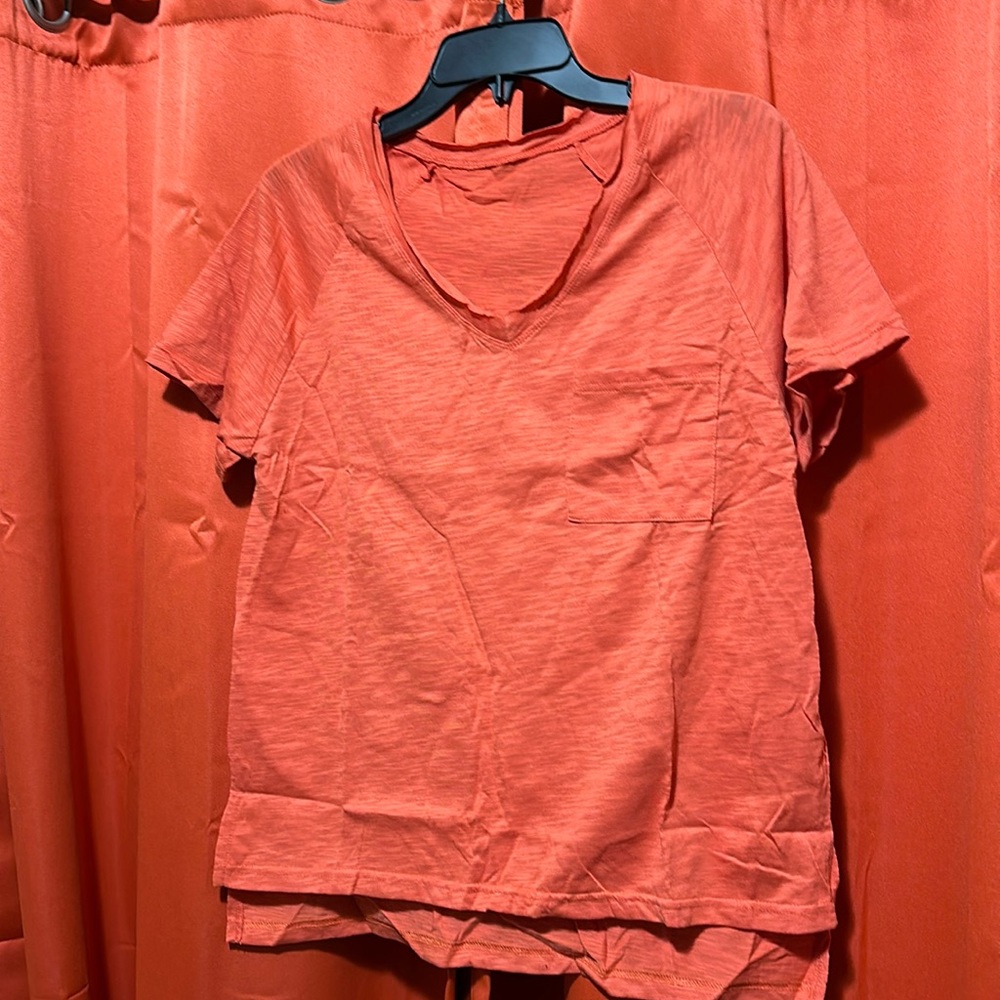 Biucly shredded neckline tshirt